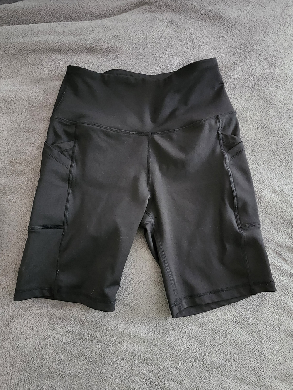 High-Waist Black Women’s Active Shorts with Side Pockets